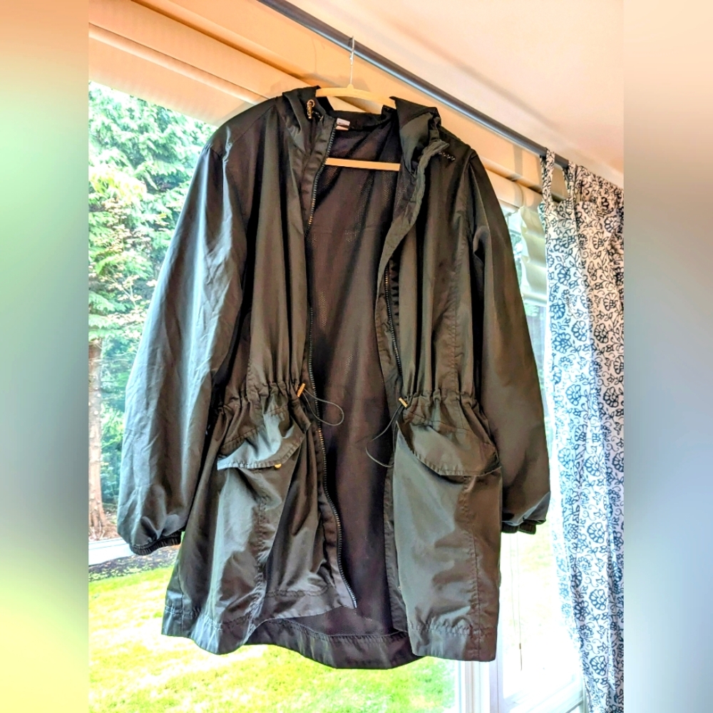 Old Navy Women's Active Dry Dark Green Zip Up Raincoat - XL